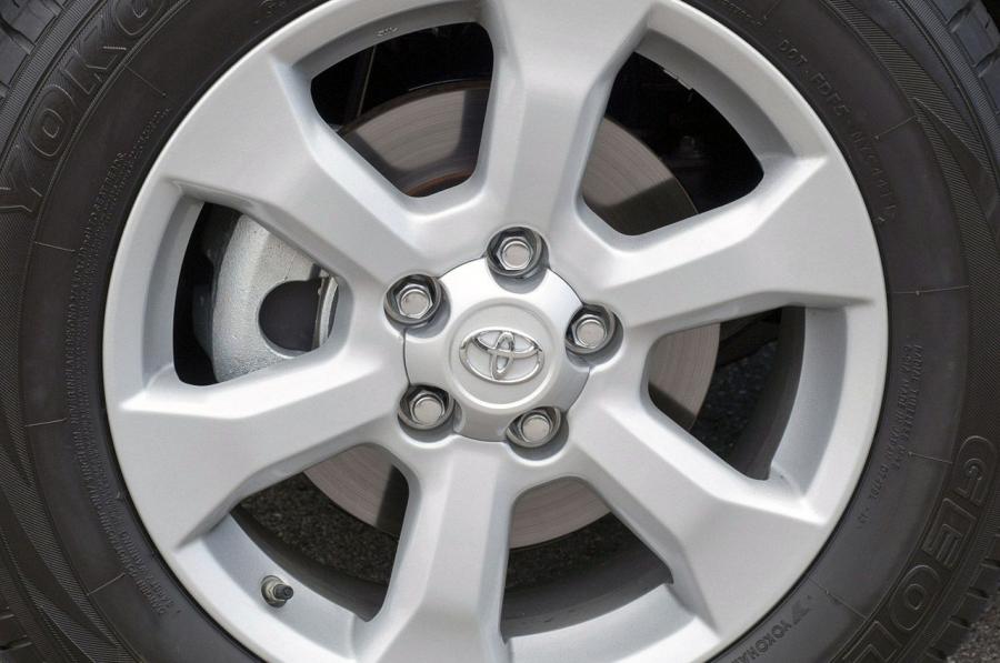 Toyota RAV4 EV 2012 года  (фото 103 из 107)
